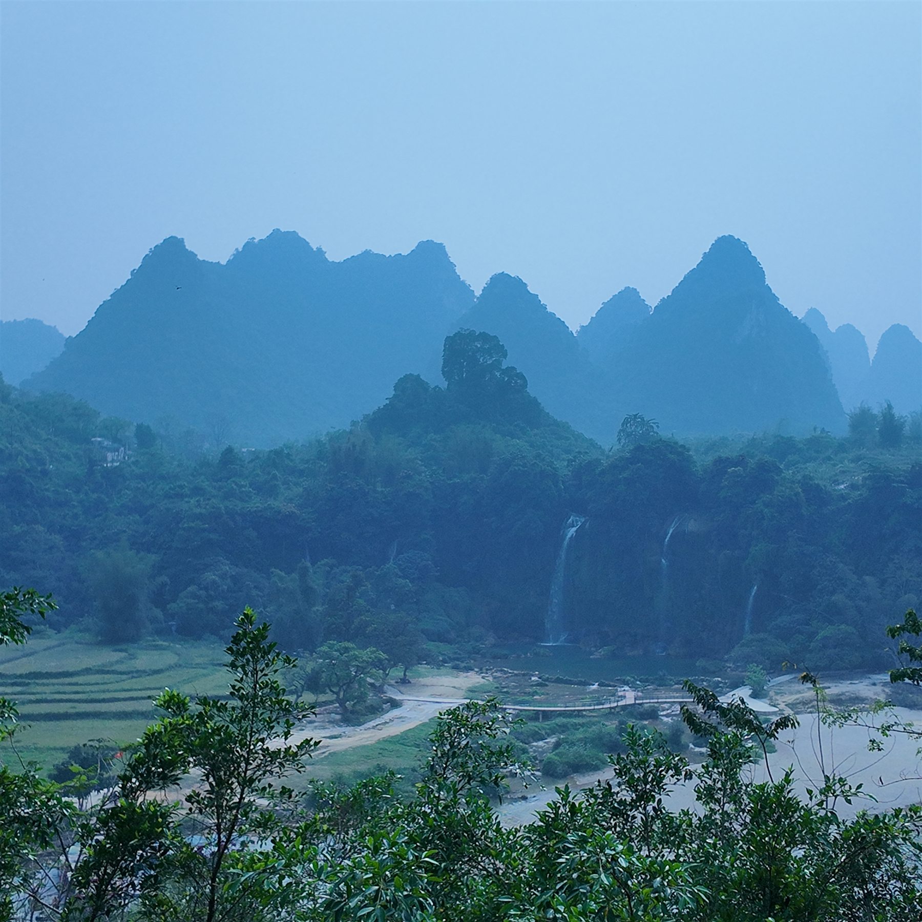 Chongzuo, Guangxi, preview photograph 1